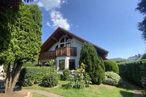 Lichtdurchflutetes 6-Zimmer-Haus mit Kamin, Balkon & Terrasse, Garten mit Pool und zwei Garagen – Die vollständige Adresse der Immobilie erhältst du vom Anbieter., 7318 Saalfeld/Saale – Vorschaubild 1