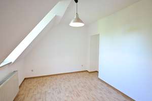 Charmante 3,5-Zimmer-Maisonette-Dachgeschosswohnung in ruhiger Lage von Bochum-Wiemelhausen – Memeler Str. 7, 44789 Wiemelhausen, Bochum – Vorschaubild 10