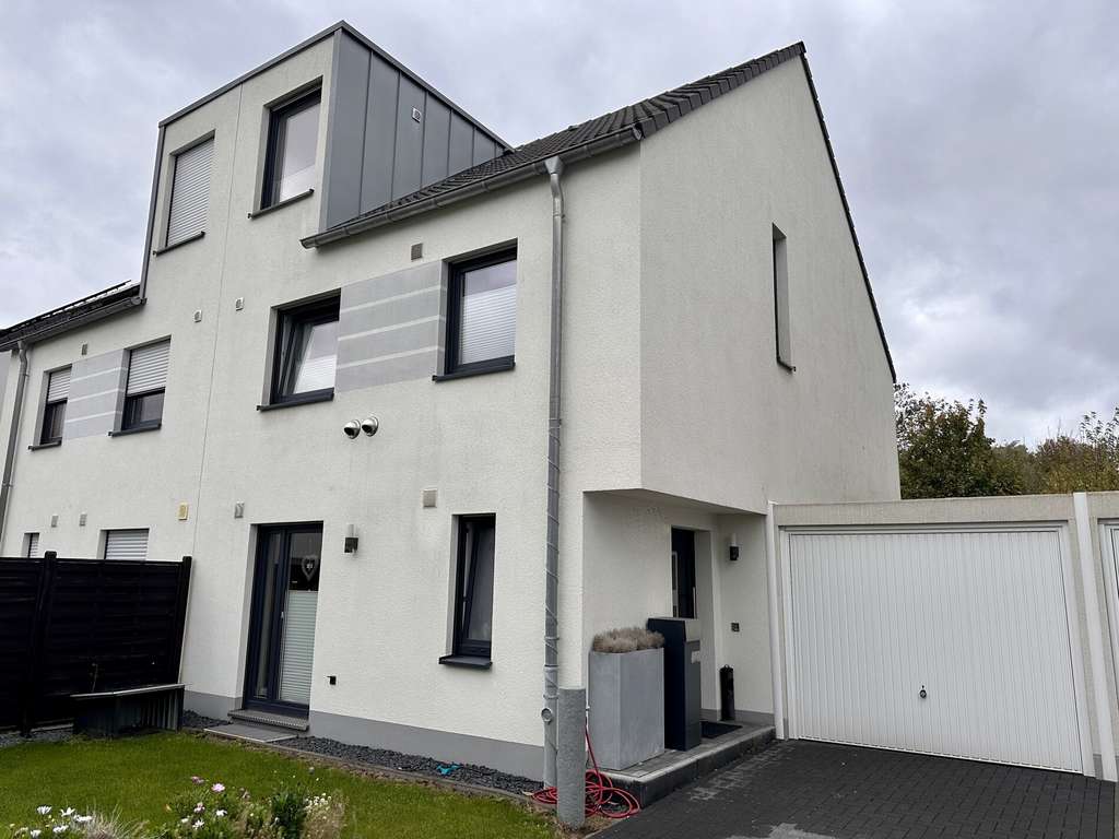 Wunderschöne DHH mit umfangreicher Ausstattung