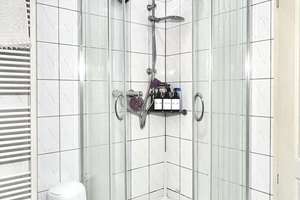"Haus im Haus" Familientraum mit Garten, Pool, Sauna und Garage in Oberhausen – Die vollständige Adresse der Immobilie erhältst du vom Anbieter., 46049 Lirich-Süd, Oberhausen – Vorschaubild 17