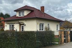   Solides kleines Einfamilienhaus in Schönefeld OT Altglienicke zu Verkaufen. – Prieborner Straße 2, 12526 Bohnsdorf, Berlin – Vorschaubild 2
