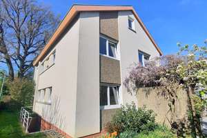 Solides freistehendes Einfamilienhaus mit schöner Gartenfläche in Nöttingen zu verkaufen – Die vollständige Adresse der Immobilie erhältst du vom Anbieter., 75196 Remchingen – Vorschaubild 1