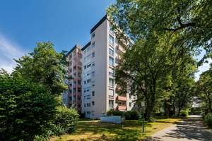 Über den Dächern der Blumenau · 2 Zimmer · 67 m² · Loggia · Fernblick · frei ab 01.11. – Willibaldstr. 130, 80689 Blumenau, München – Vorschaubild 2
