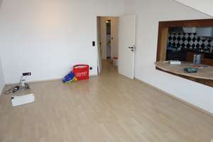 EXKLUSIV AM LESSINGPLATZ HELL + RUHIG RENOVIERT INKL. EINBAUKÜCHE LAMINAT DUSCHBAD 5. ETAGE/OBERBILK – Lessingstraße 61, 40227 Oberbilk, Düsseldorf – Vorschaubild 3