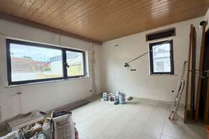 METZ IMMOBILIEN - Dreifamilienhaus mit Potenzial und großem Grundstück – 60437 Harheim, Frankfurt am Main – Vorschaubild 3