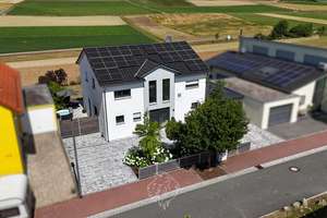 Modern. Effizient. Bezugsfrei: Neuwertiges Einfamilienhaus mit unverbaubarem Weitblick