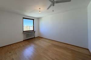Traumhafter Alpenblick! Helle 3-Zi.-Wohnung mit Loggia & Stellplatz in Neuhausen  – Leonrodstrasse 62, 80636 Alte Kaserne, München – Vorschaubild 11