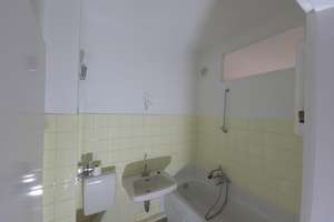 Sonnige, voll renovierte  1 Zimmer Wohnung + Balkon + Fahrstuhl + EBK – Werderstraße 32, 12103 Tempelhof, Berlin – Vorschaubild 7