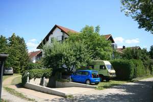 2‑Zimmer‑DG‑Wohnung in Toplage: ruhig, zentral, seenah