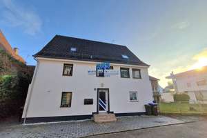 Zentralgelegenes Einfamilienhaus mit Einliegerwohnung – Die vollständige Adresse der Immobilie erhältst du vom Anbieter., 71149 Bondorf – Vorschaubild 1