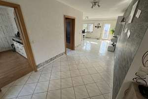 Einfach zum Wohlfühlen: Charmante Wohnung mit Balkon und Terrasse – Die vollständige Adresse der Immobilie erhältst du vom Anbieter., 69493 Hirschberg an der Bergstraße – Vorschaubild 2