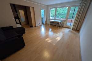 Helle 1,5-Zimmer-Wohnung mit Balkon bei Neuperlach Zentrum ab sofort verfügbar