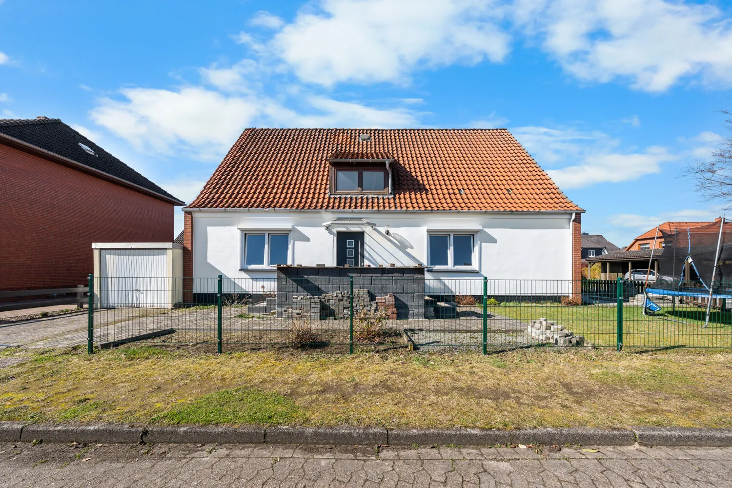 Entkernte Dachgeschosswohnung im Herzen von Kirchweyhe, Diepholz Kreis – Bild 1