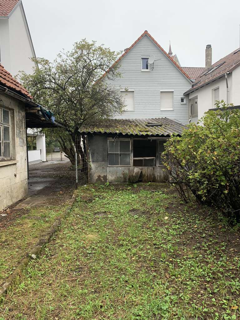 Immobilie in Erkenbrechtsweiler - Renovierungsbedürftiges Haus mit Garten - ideal für Investoren und Handwerker - Bild 3