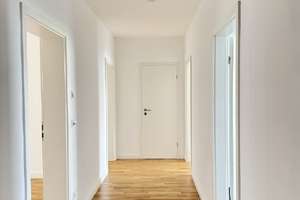 Hochwertige 3-Raum-Wohnung mit Balkon - Aufzug vorhanden! – Helmstedter Straße 4, 39112 Sudenburg, Magdeburg – Vorschaubild 1
