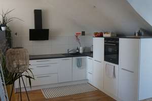 Helle, geräumige 1-Zimmer-Dachgeschosswohnung mit EBK in München-Sendling