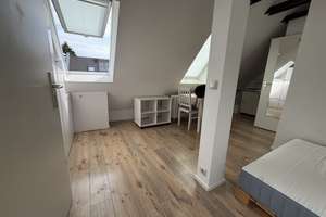 Möbliertes Dachgeschoss-Apartment mit ca. 30 m² in direkter Stadionnähe – Alter Militärring 15, 50933 Müngersdorf, Köln – Vorschaubild 5