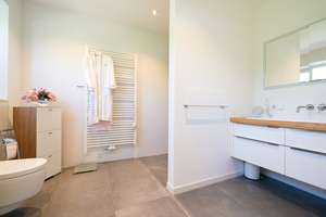 Moderne Bungalowanlage mit Einliegerwohnung, Wellnessbereich und Gartenidylle – Die vollständige Adresse der Immobilie erhältst du vom Anbieter., 91564 Neuendettelsau – Vorschaubild 16