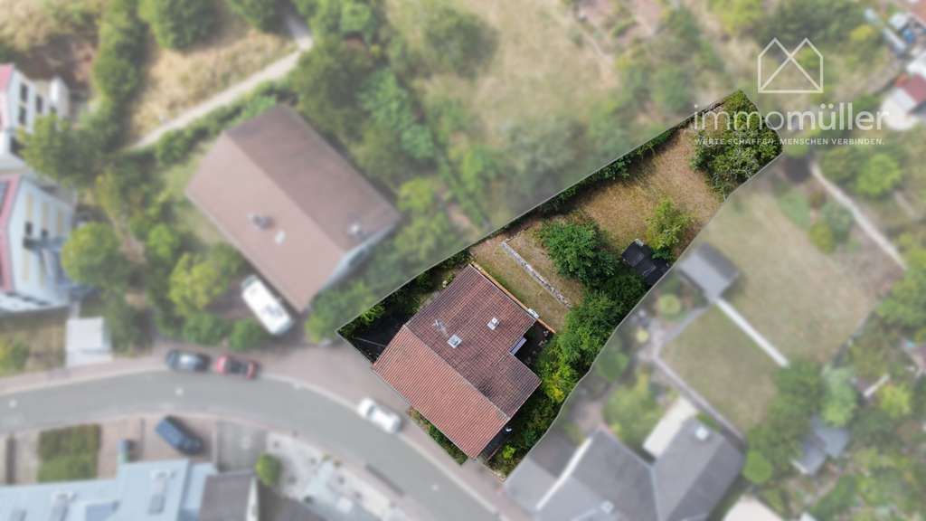 Immobilie in Eisenberg (Pfalz) - Gestalten statt suchen – Haus auf Hanglage mit Aussicht und viel Platz für Ihre Ideen. - Bild 3
