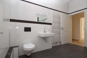 ALTBAUWOHNUNG IN INNENSTADTLAGE! Ca. 107 m² Wfl, 4 Zimmer, 3 Schlafzimmer, 1 Badezimmer und Garage. – Die vollständige Adresse der Immobilie erhältst du vom Anbieter., 65185 Mitte, Wiesbaden – Vorschaubild 12