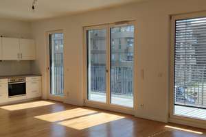 Exklusive, Lichtdurchflutete 3-Zimmer-Wohnung mit Balkon und EBK in  Berlin Mitte  – Die vollständige Adresse der Immobilie erhältst du vom Anbieter., 10179 Mitte (Ortsteil), Berlin – Vorschaubild 1