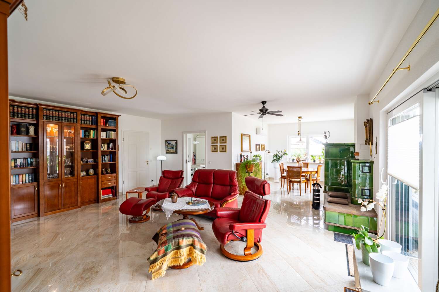 Immobilie in Wutach - Barrierefreier Neubau-Bungalow - über 70 % energieautark - Smart Home, PV & stilvolle Gartenanlage - Bild 2