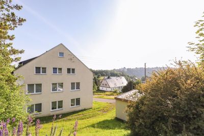 Großzügige Eigentumswohnung mit Laube, Garage und viel Platz