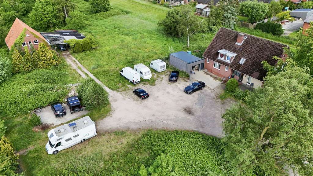 Immobilie in Stade - Zwei Objekte auf einem großzügigen 4.800 m² Baugrundstück mit Entwicklungspotenzial - Bild 0