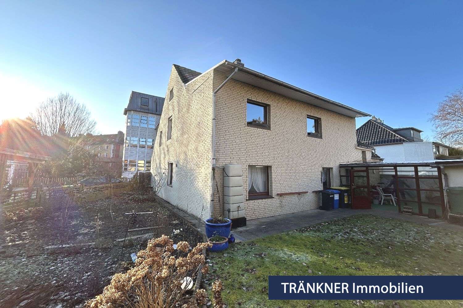 Ein- Zweifamilienhaus mit 4 Garagen!, Bremerhaven – Bild 1