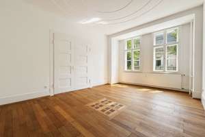 Großzügige Altbauwohnung mit Balkon in zentraler Lage von Karlsruhe