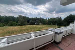 Sehr schöne, für Sie renovierte 2-Raumwohnung mit Balkon und Blick ins Grüne!!!! – Putbuser Weg 23, 1109 Klotzsche (Stadtteil), Dresden – Vorschaubild 2