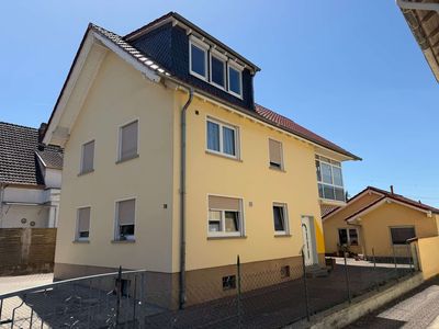 Sinnvolle Kapitalanlage! Topp-Dreifamilienhaus plus separate kleine Wohnung. Gute Lage!