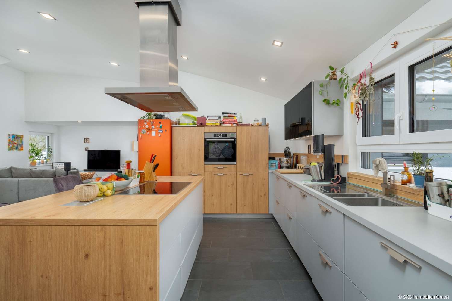 Immobilie in Schefflenz - Schefflenz: Ein Zuhause, zwei Wohnwelten – Modernes Zweifamilienhaus für Familie, Eltern & Kapitalan - Bild 0