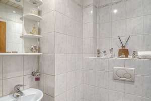 Attraktives Reihenmittelhaus in München-Aubing – Ihr neues Zuhause mit Wintergarten & Raumwunder – Die vollständige Adresse der Immobilie erhältst du vom Anbieter., 81249 Aubing-Süd, München – Vorschaubild 8