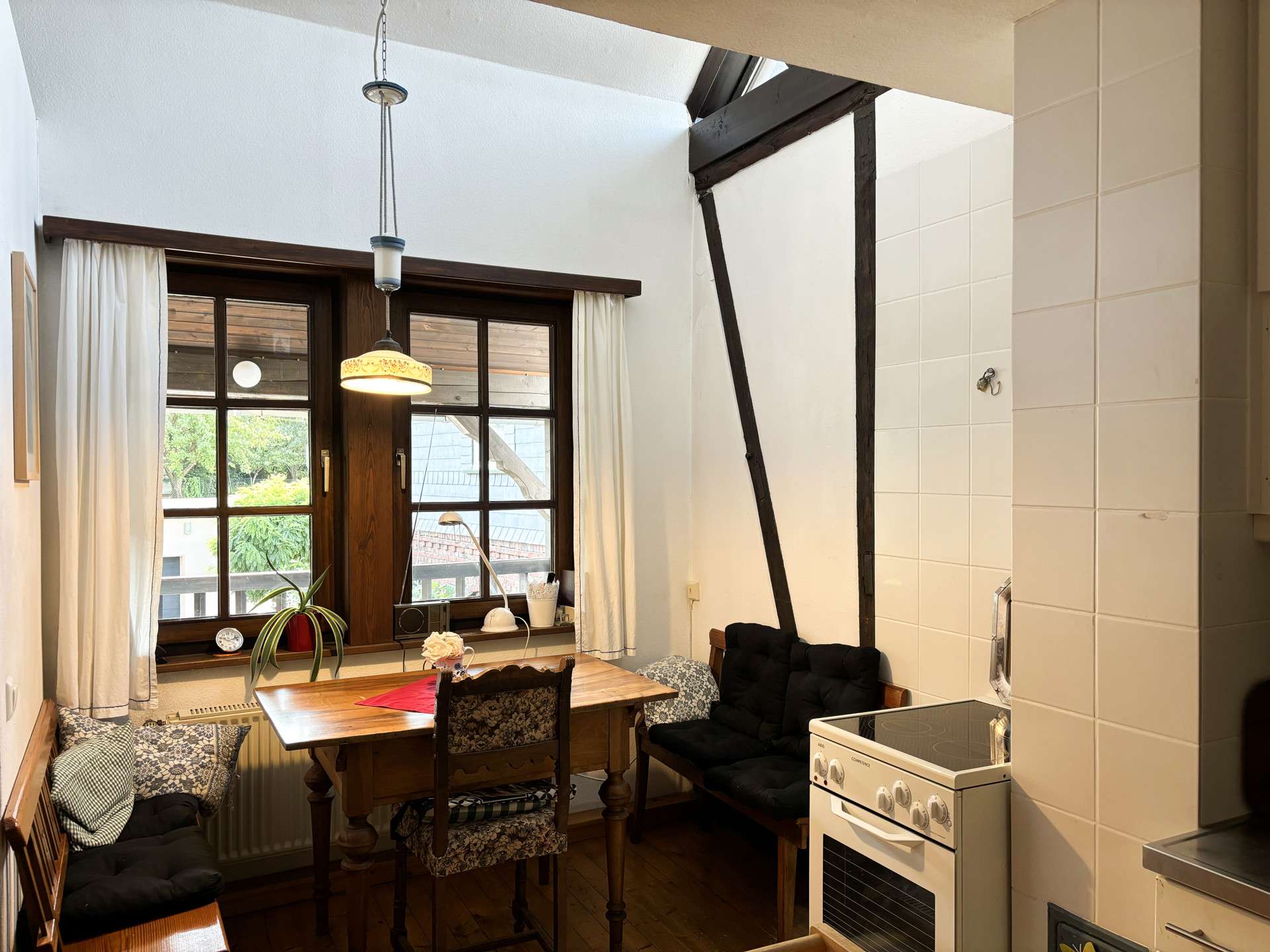 Immobilie in Hamm (Sieg) - *PREISREDUZIERT* Charmantes Einfamilienhaus mit 3 Garagen in zentraler Wohnlage von Hamm / Sieg! - Bild 2