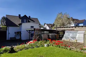 Reduziert! Einfamilienhaus mit Carport und schönem Garten inmitten von Altenkirchen! – Altenkirchen (Westerwald) (Kreis) – Vorschaubild 4