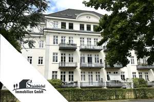 Altbaucharme trifft modernes Wohnen: Maisonette mit hohen Decken, Galerie, Loggia & Stellplatz!