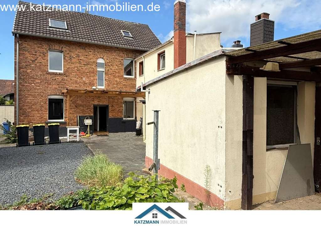 Freistehendes Einfamilienhaus mit viel Platz und guter Lage, großer Innenhof inklusive