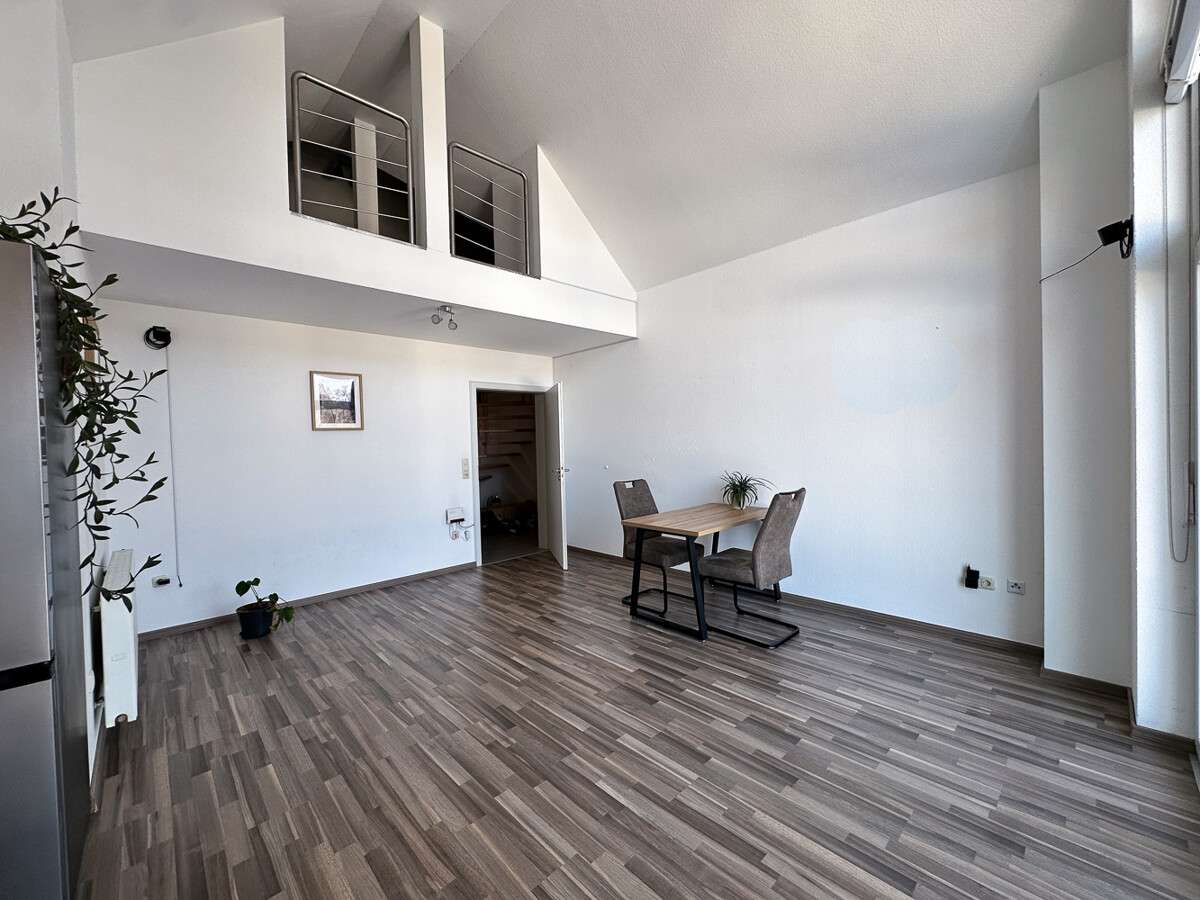 Immobilie in Schaafheim - DIETZ: Lichtdurchflutete 4,5 Zimmer-Maisonette große Dachloggia  - Galerie - Garage - Stellplatz - Bild 2