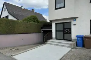 Frisch Renoviert - Dachgeschosswohnung in ruhiger Lage mit großzügigem Balkon und Tiefgaragenstellpl – München – Vorschaubild 11