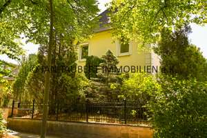 ***GERÄUMIGE FAMILIENVILLA MIT POTENTIAL*** 2 Vollgeschosse mit Keller und Südwestlage – Die vollständige Adresse der Immobilie erhältst du vom Anbieter., 22159 Farmsen-Berne, Hamburg – Vorschaubild 4