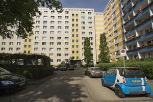 Familienfreundliche Wohnanlage nah am Wald! – Salvador-Allende-Straße 65, 12559 Köpenick, Berlin – Vorschaubild 1