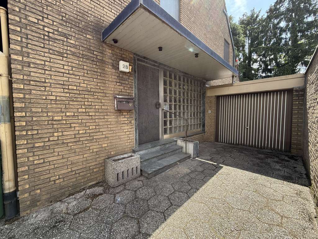 Immobilie in Meerbusch - Doppelhaushälfte an einem Privatweg, in sehr gefragter Lage - Bild 2