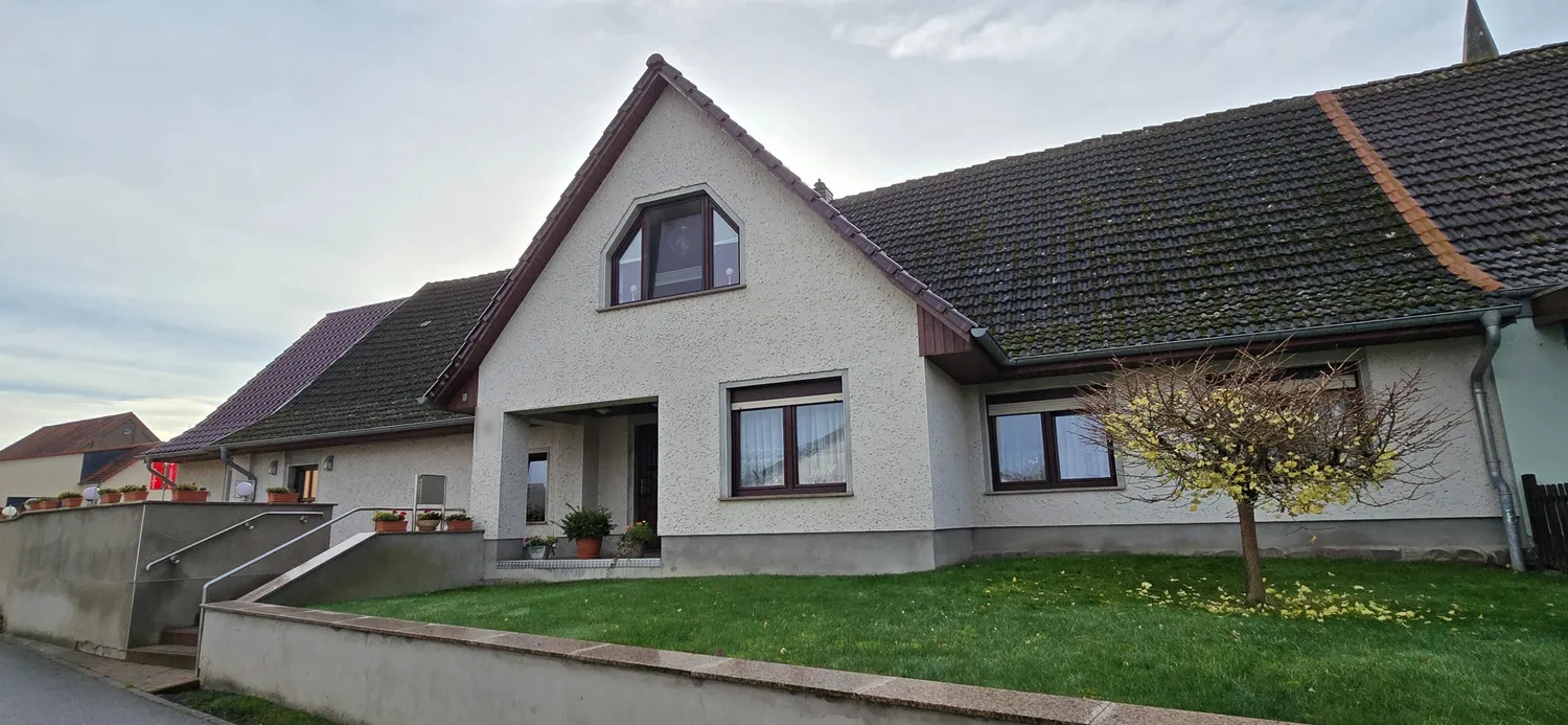 Charmantes Haus mit Ausbaureserve und Dreifachgarage – perfekt für neue Ideen, Mecklenburgische Seenplatte Kreis – Bild 1