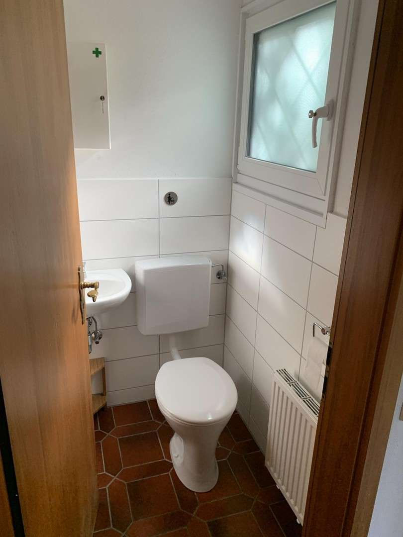 Immobilie in Buchenbach - Charmantes Dreifamilienhaus in sonniger Hanglage von Buchenbach-Wagensteig - Bild 2