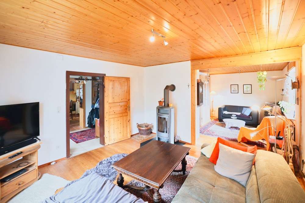 Immobilie in Lingerhahn - Gepflegtes Landhaus mit Nebengebäuden, Garten, Hof und Waldgrundstück in ruhiger Lage in Thörlingen - Bild 1