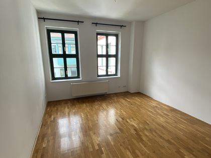 Hübsche 2-RWG *neu online saniert* - mit EBK!