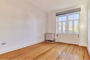Stilvolles renoviertes Zimmer in EG WG Wohnung mit geh. Innenausstattung mit EBK u Garten