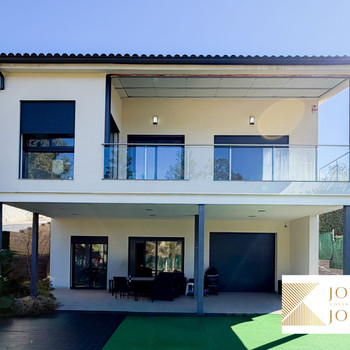 EIN BEEINDRUCKENDES HAUS MIT UNVERBAUTEM BLICK IN SANTA COLOMA DE FARNERS