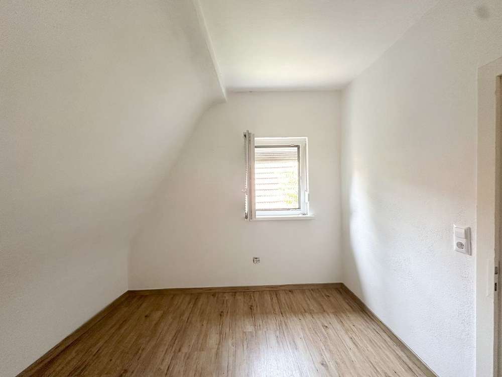 Immobilie in Böhl-Iggelheim - Spitzenpreis: Renovierungsbedürftiges Haus mit großem Grundstück, Innenhof und ausbaufähiger Scheune - Bild 2